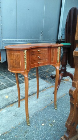 Kidney shape sidetable - Louis XVI-stijl - notenhouten fineer